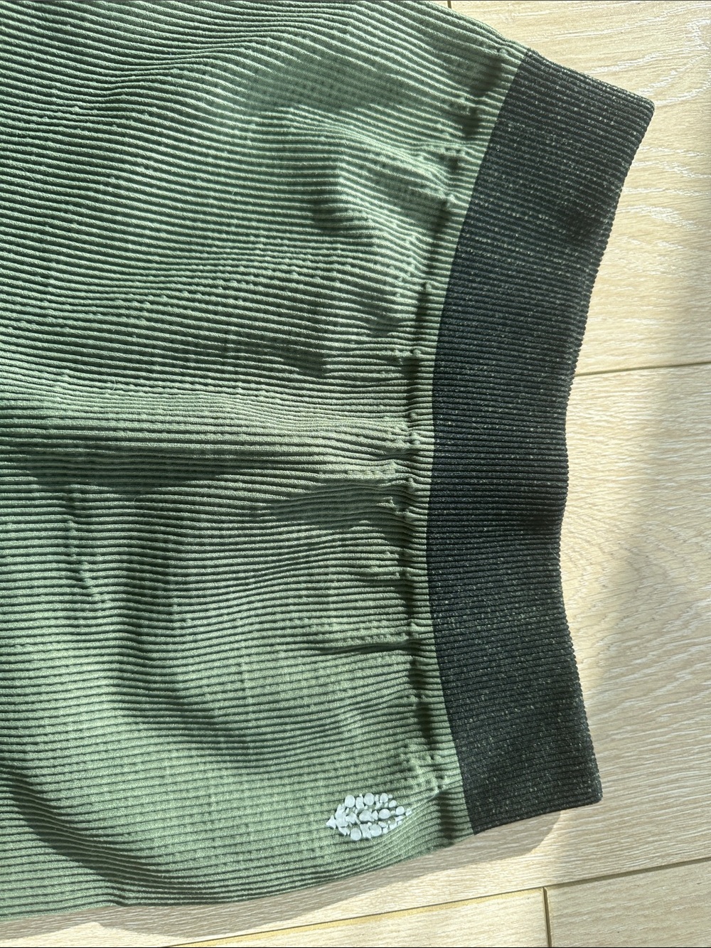 Free People Movement Ribbed Shorts NWT Size M/L - Picture 3 of 4
